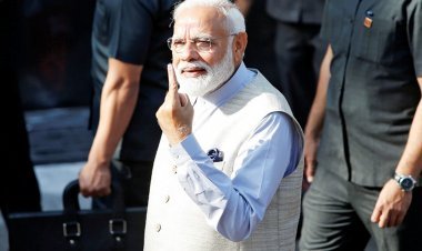 PM MODI’S PICTURE SURFACED AS HE VOTES FOR PRESIDENTIAL ELECTION .
