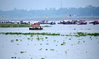 The Water Level Of Ganga-Yamuna In Prayagraj Rising By Four Centimeters Every Hour, Millions Of People Are Restless Due To The Threat Of Flood