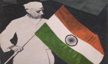 Rahul-Priyanka Put A Tricolor Picture With Pandit Nehru In DP, BJP Took A Jibe