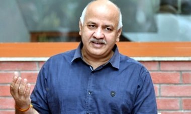 CBI team reaches Delhi Deputy CM Manish Sisodia's house, raids underway at 20 locations