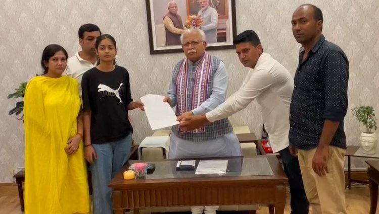 Sonali Phogat's relatives meet Haryana Chief Minister Manohar Lal, demand for CBI inquiry