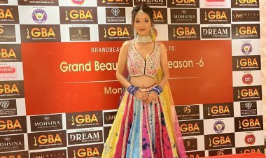 Award by Rashmi Desai to Shivangi Lohar of Chittorgarh