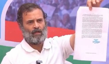 Rahul Gandhi showed Veer Savarkar's letter during Bharat Jodo Yatra and said- Gandhi and Sardar Patel were betrayed due to fear of British