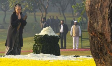 Country remembered former PM Indira Gandhi on her 105th birth anniversary; Sonia Gandhi paid tribute