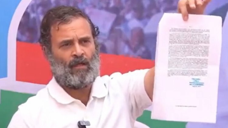 Rahul Gandhi showed Veer Savarkar's letter during Bharat Jodo Yatra and said- Gandhi and Sardar Patel were betrayed due to fear of British