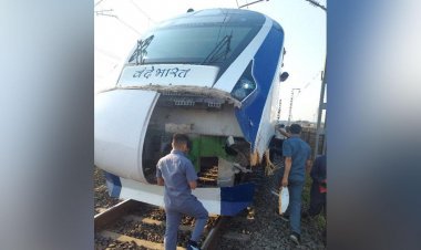 Vande Bharat Express met with an accident for the 5th time, front part broken after colliding with a cow in Valsad