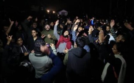 Ruckus in JNU over BBC documentary: stone pelting, electricity-internet also shut down, police filed complaint
