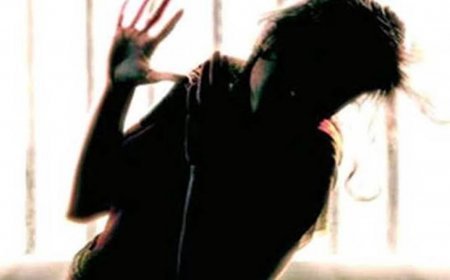 After rejecting the proposal of marriage, the crazy lover threw acid on the face, the condition of the victim is critical