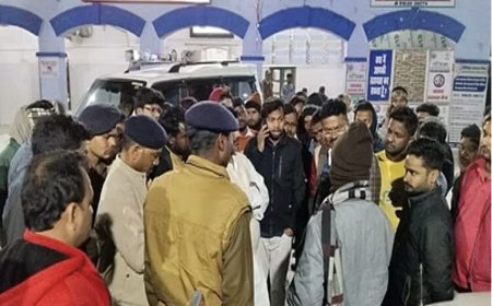 Bihar: Ward councilor shot dead in Siwan, mob set on fire