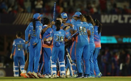 Mumbai Indians beat Delhi to win the title of the first season of WPL