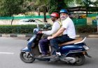 Rahul Gandhi's Scooter Ride with Delivery Boy in Karnataka Election Campaign Goes Viral